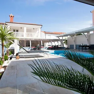 villa-kruna-grada.hotels-in-trogir.com/