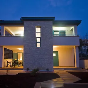 Rooms&apartments Dama Appartamento Pola